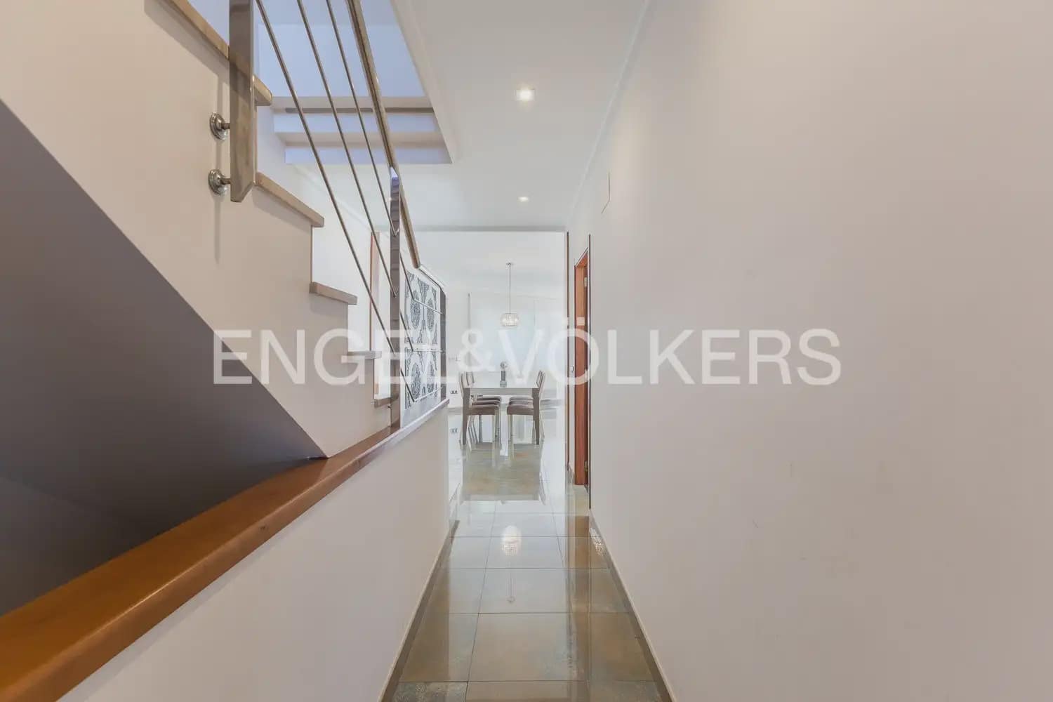 6 bedroom Townhouse for sale in Villanueva de Castellon with garage - € 315,000 (Ref: 9898095)