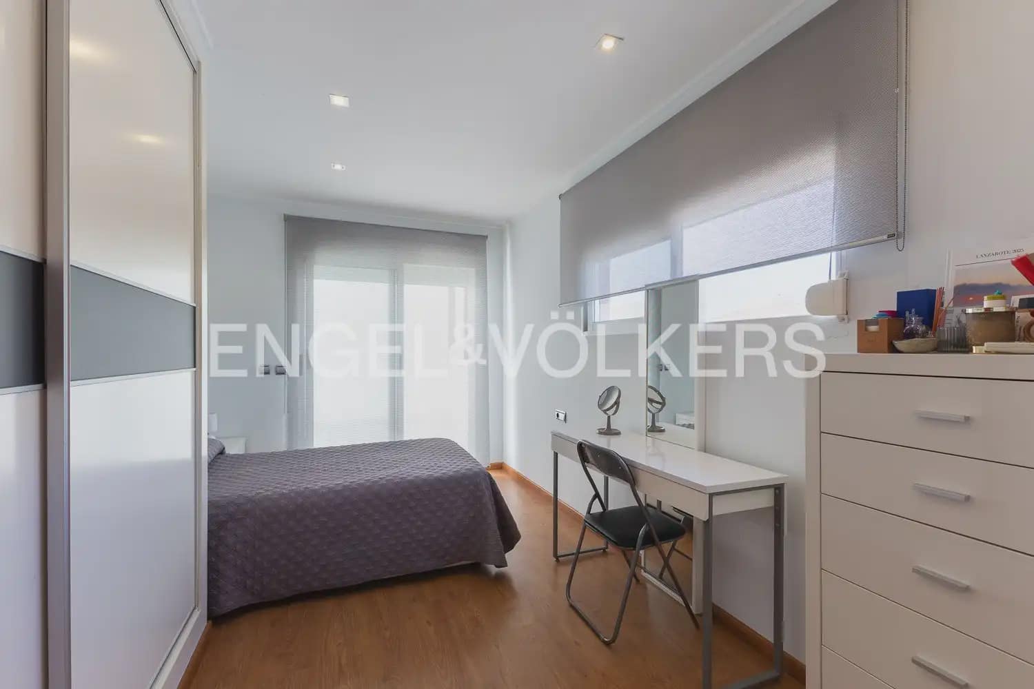 6 bedroom Townhouse for sale in Villanueva de Castellon with garage - € 315,000 (Ref: 9898095)