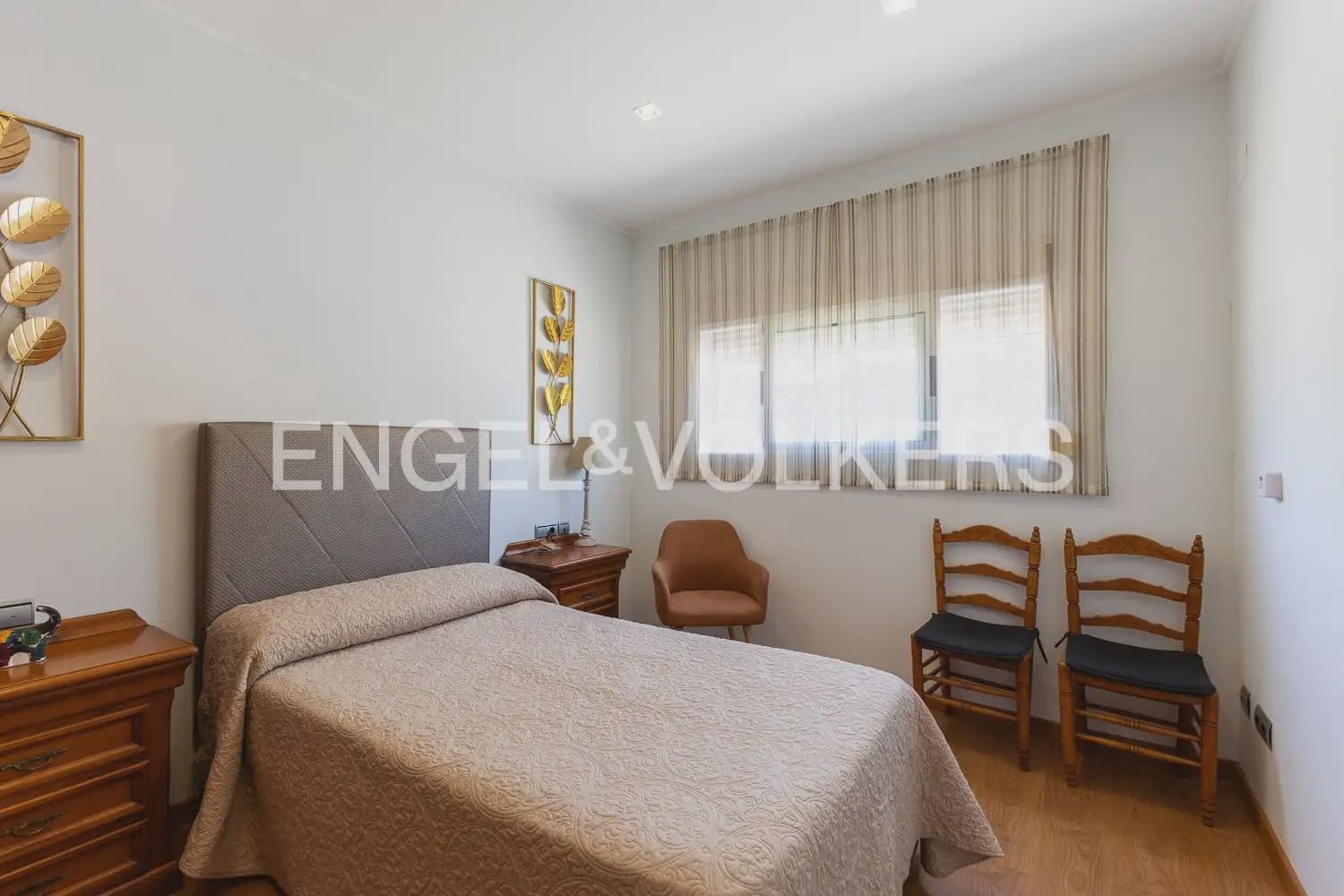 6 bedroom Townhouse for sale in Villanueva de Castellon with garage - € 315,000 (Ref: 9898095)