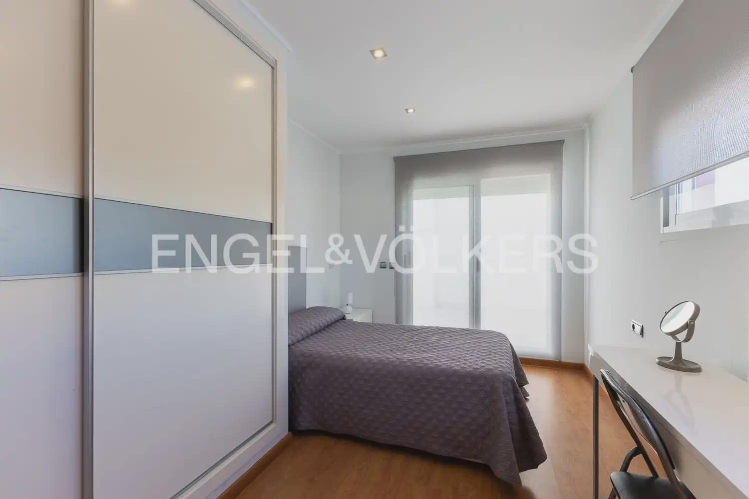 6 bedroom Townhouse for sale in Villanueva de Castellon with garage - € 315,000 (Ref: 9898095)