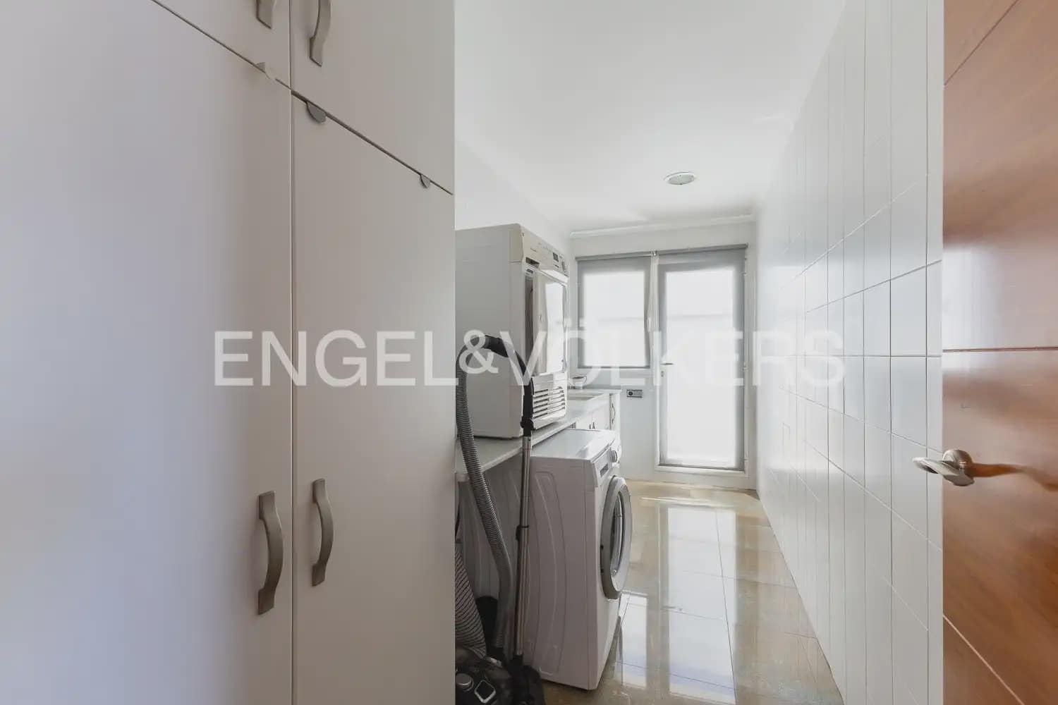 6 bedroom Townhouse for sale in Villanueva de Castellon with garage - € 315,000 (Ref: 9898095)