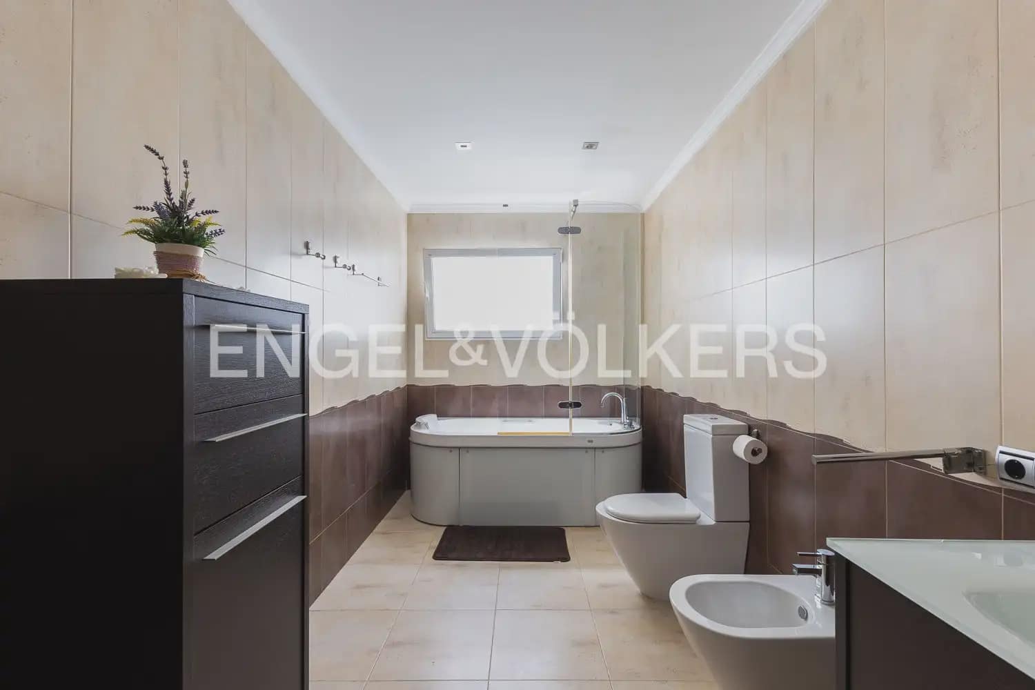 6 bedroom Townhouse for sale in Villanueva de Castellon with garage - € 315,000 (Ref: 9898095)