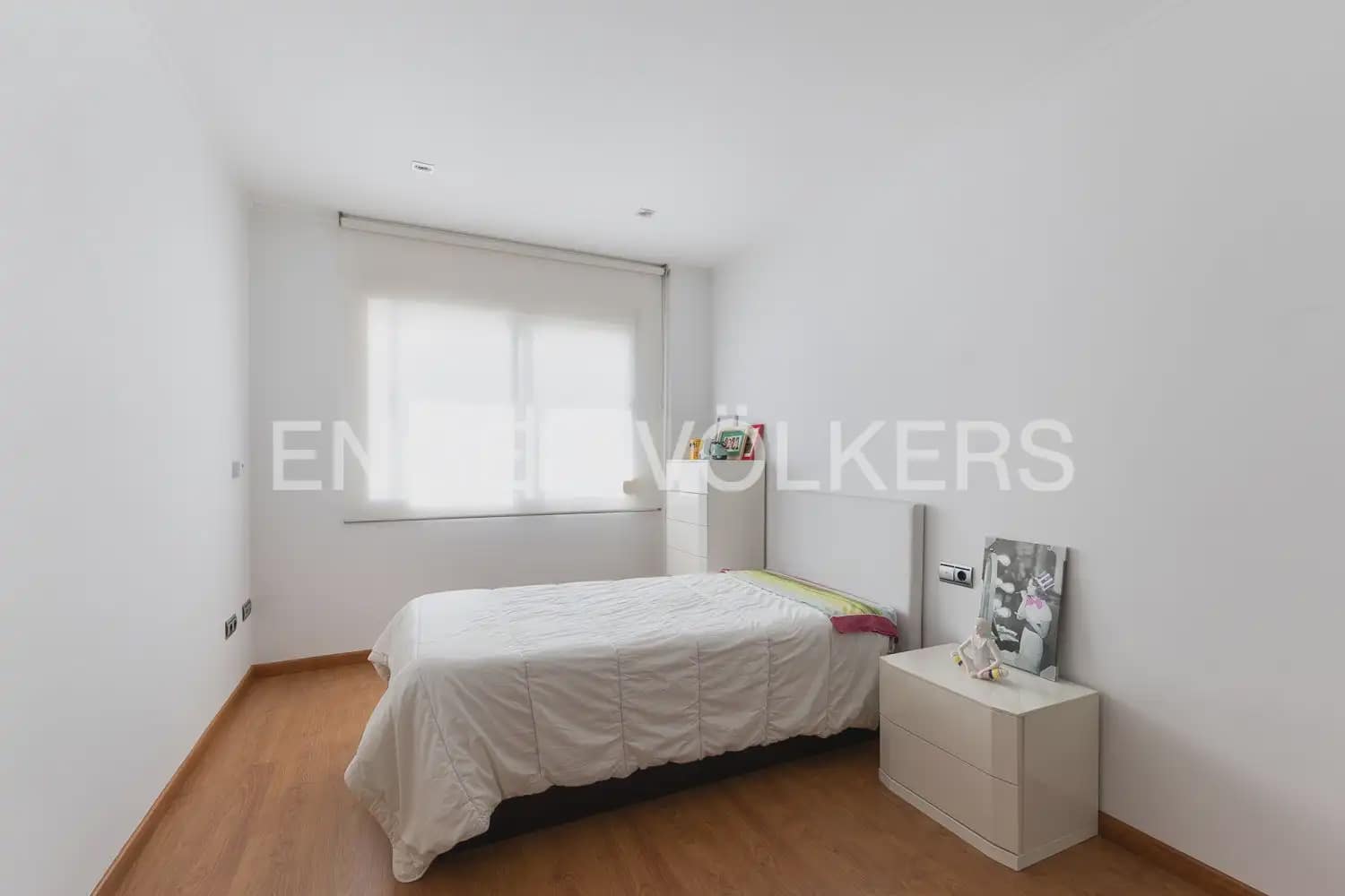 6 bedroom Townhouse for sale in Villanueva de Castellon with garage - € 315,000 (Ref: 9898095)