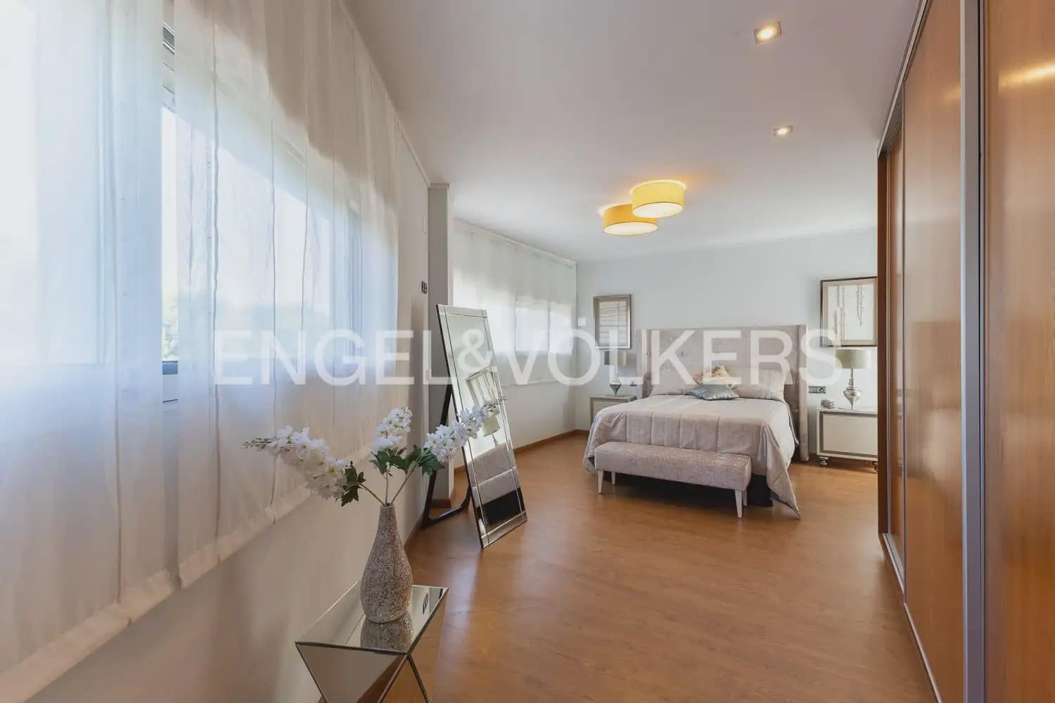 6 bedroom Townhouse for sale in Villanueva de Castellon with garage - € 315,000 (Ref: 9898095)