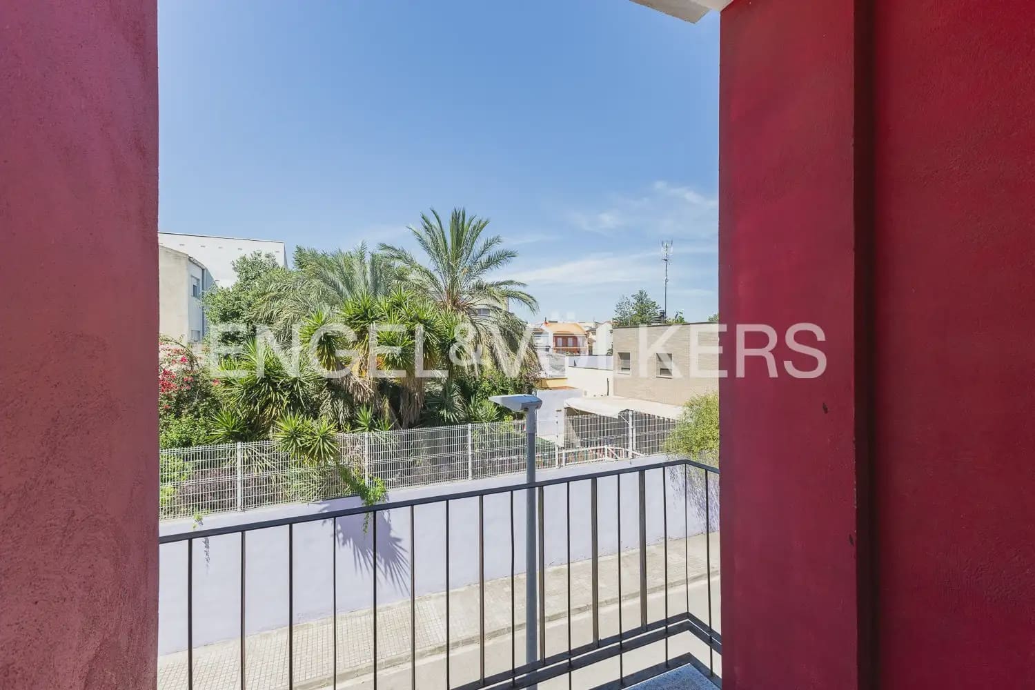 6 bedroom Townhouse for sale in Villanueva de Castellon with garage - € 315,000 (Ref: 9898095)