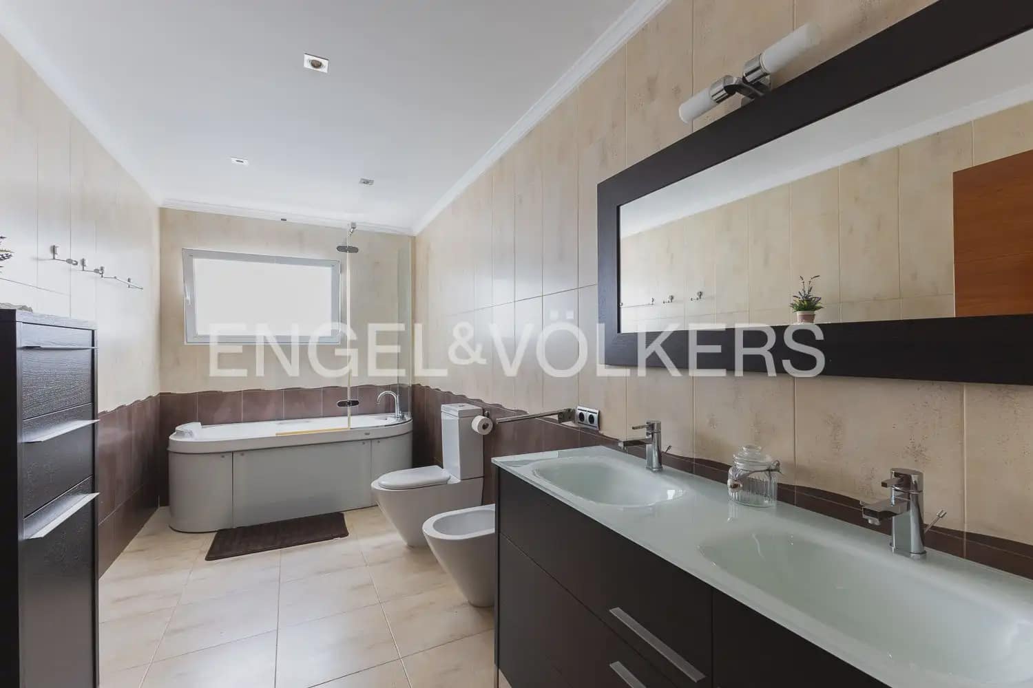 6 bedroom Townhouse for sale in Villanueva de Castellon with garage - € 315,000 (Ref: 9898095)
