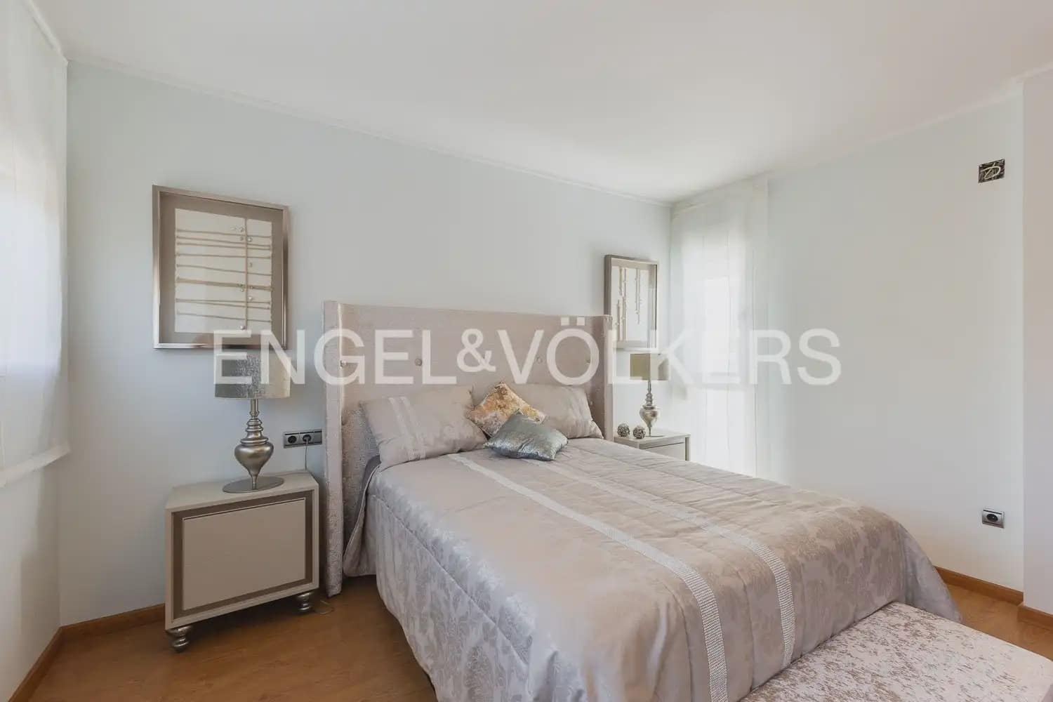 6 bedroom Townhouse for sale in Villanueva de Castellon with garage - € 315,000 (Ref: 9898095)