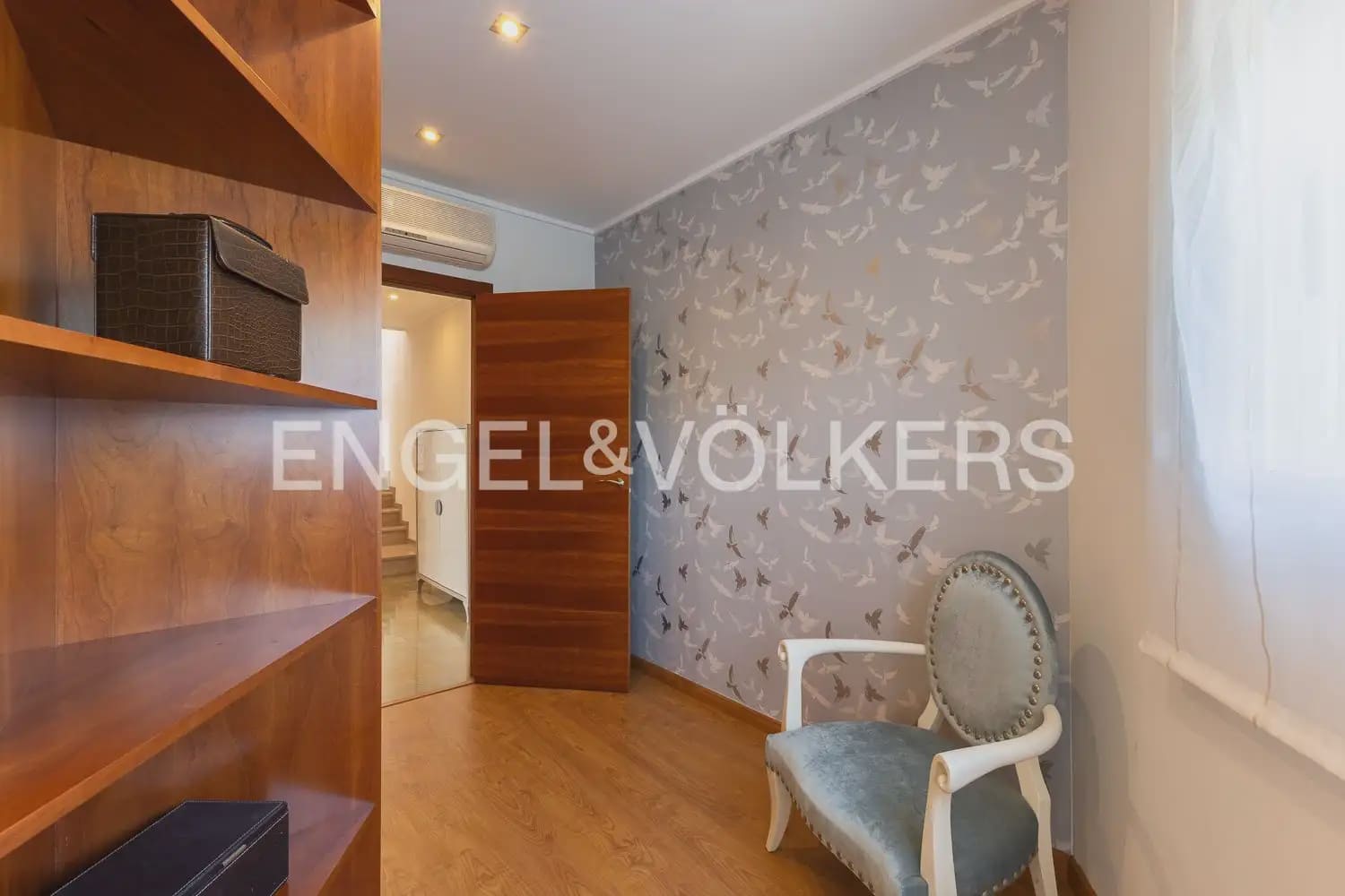 6 bedroom Townhouse for sale in Villanueva de Castellon with garage - € 315,000 (Ref: 9898095)