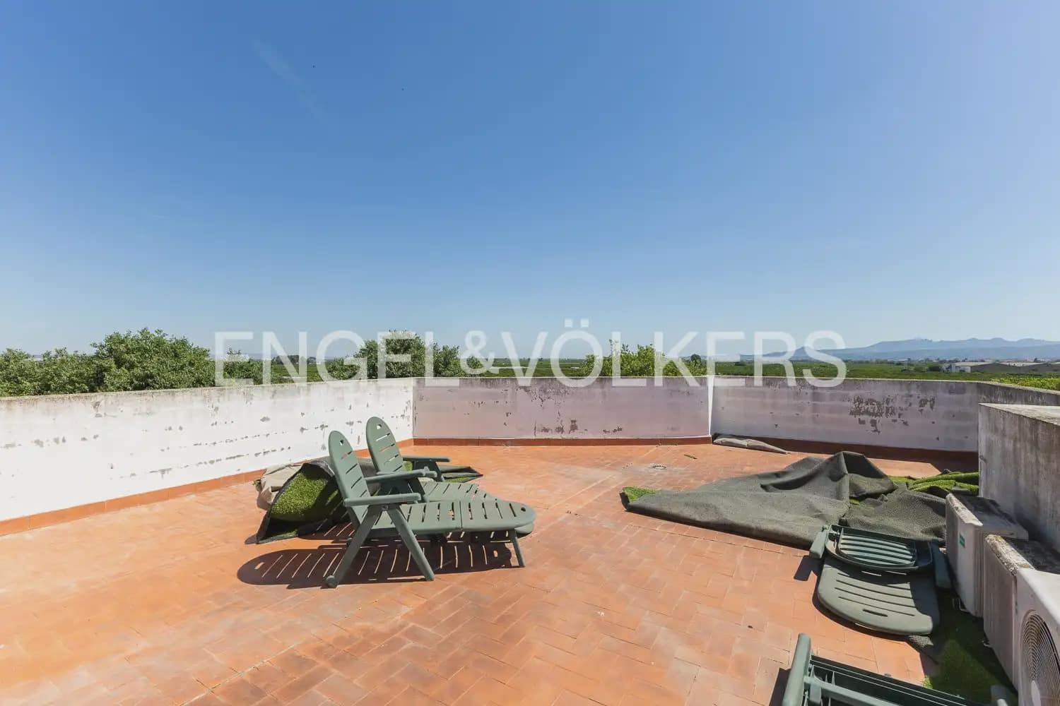 6 bedroom Townhouse for sale in Villanueva de Castellon with garage - € 315,000 (Ref: 9898095)