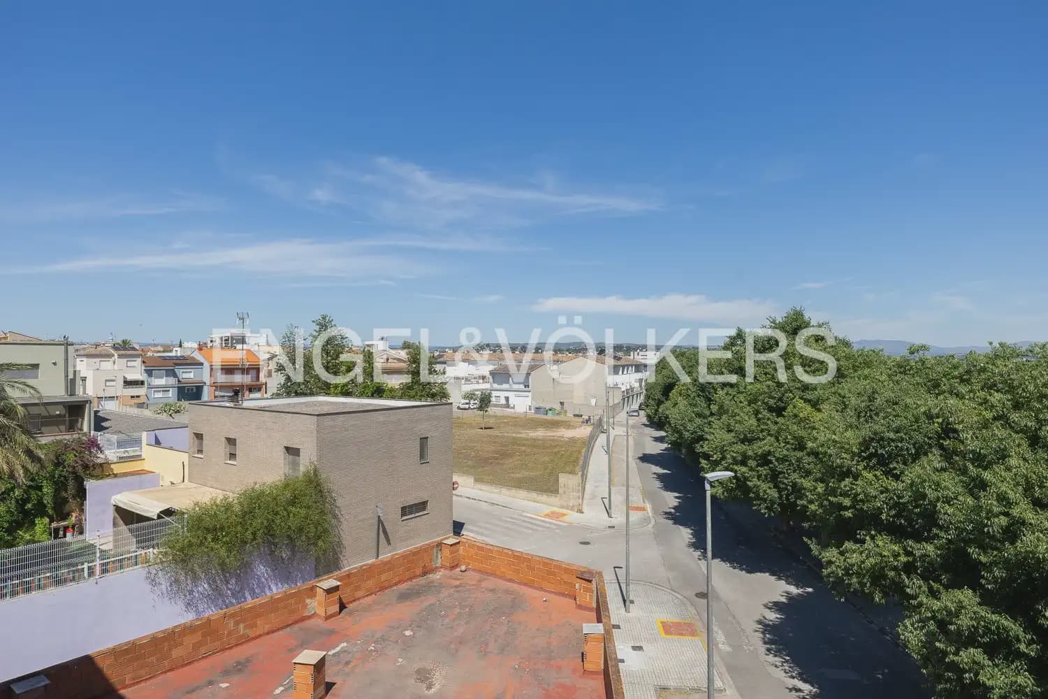 6 bedroom Townhouse for sale in Villanueva de Castellon with garage - € 315,000 (Ref: 9898095)