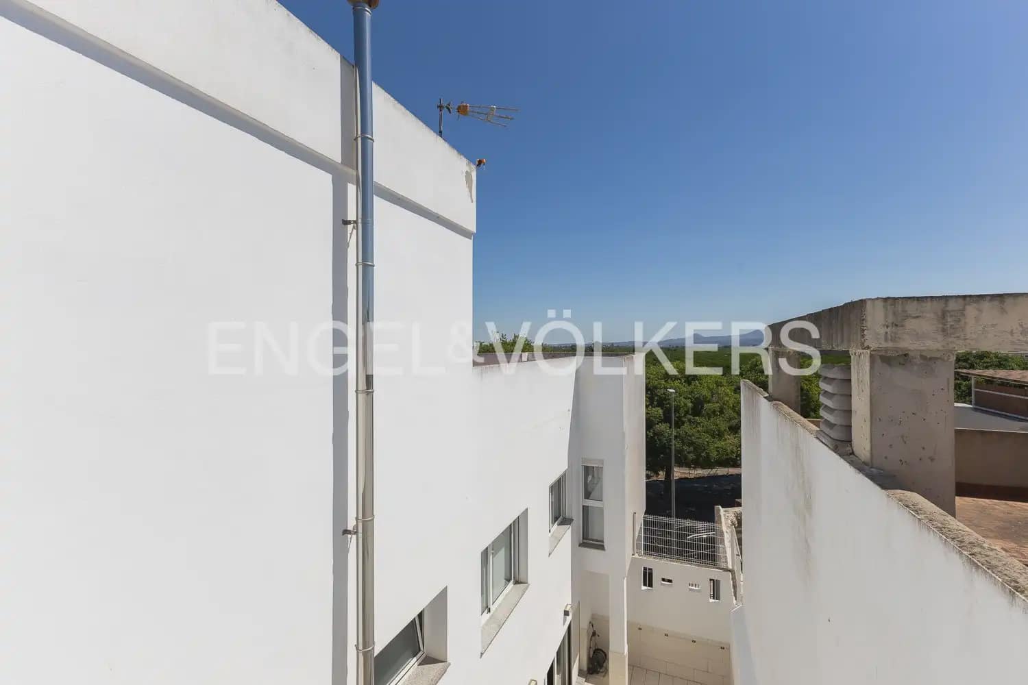 6 bedroom Townhouse for sale in Villanueva de Castellon with garage - € 315,000 (Ref: 9898095)