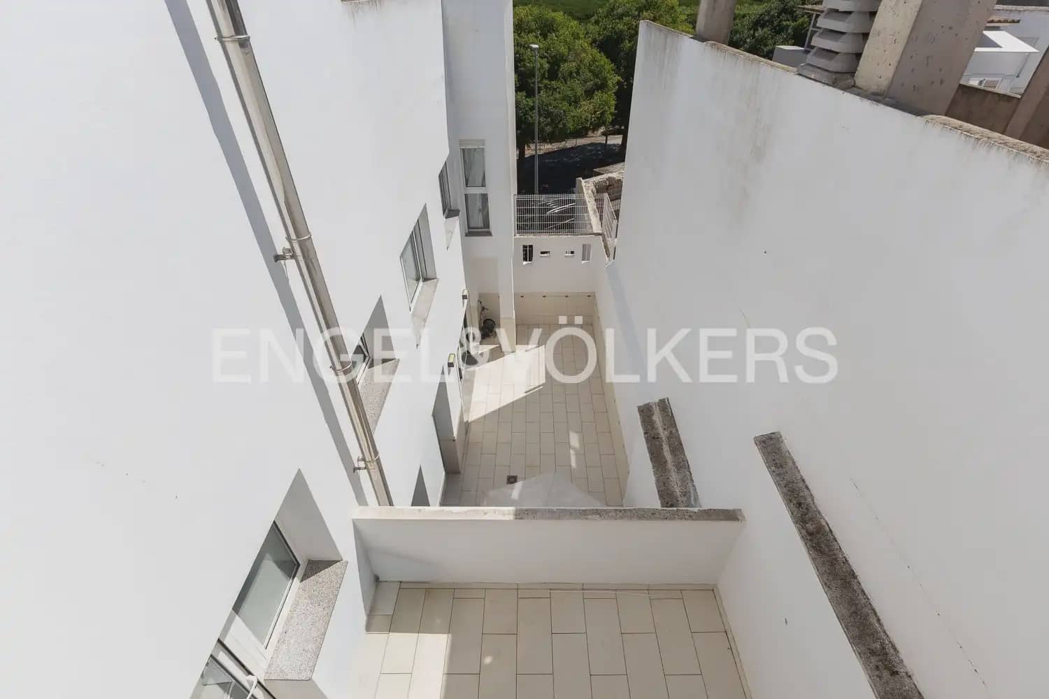 6 bedroom Townhouse for sale in Villanueva de Castellon with garage - € 315,000 (Ref: 9898095)