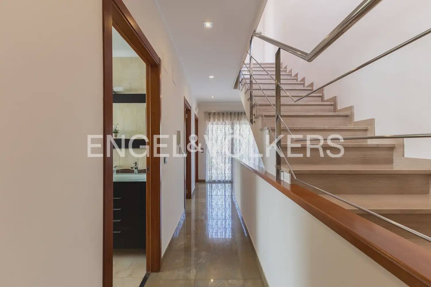 6 bedroom Townhouse for sale in Villanueva de Castellon with garage - € 315,000 (Ref: 9898095)