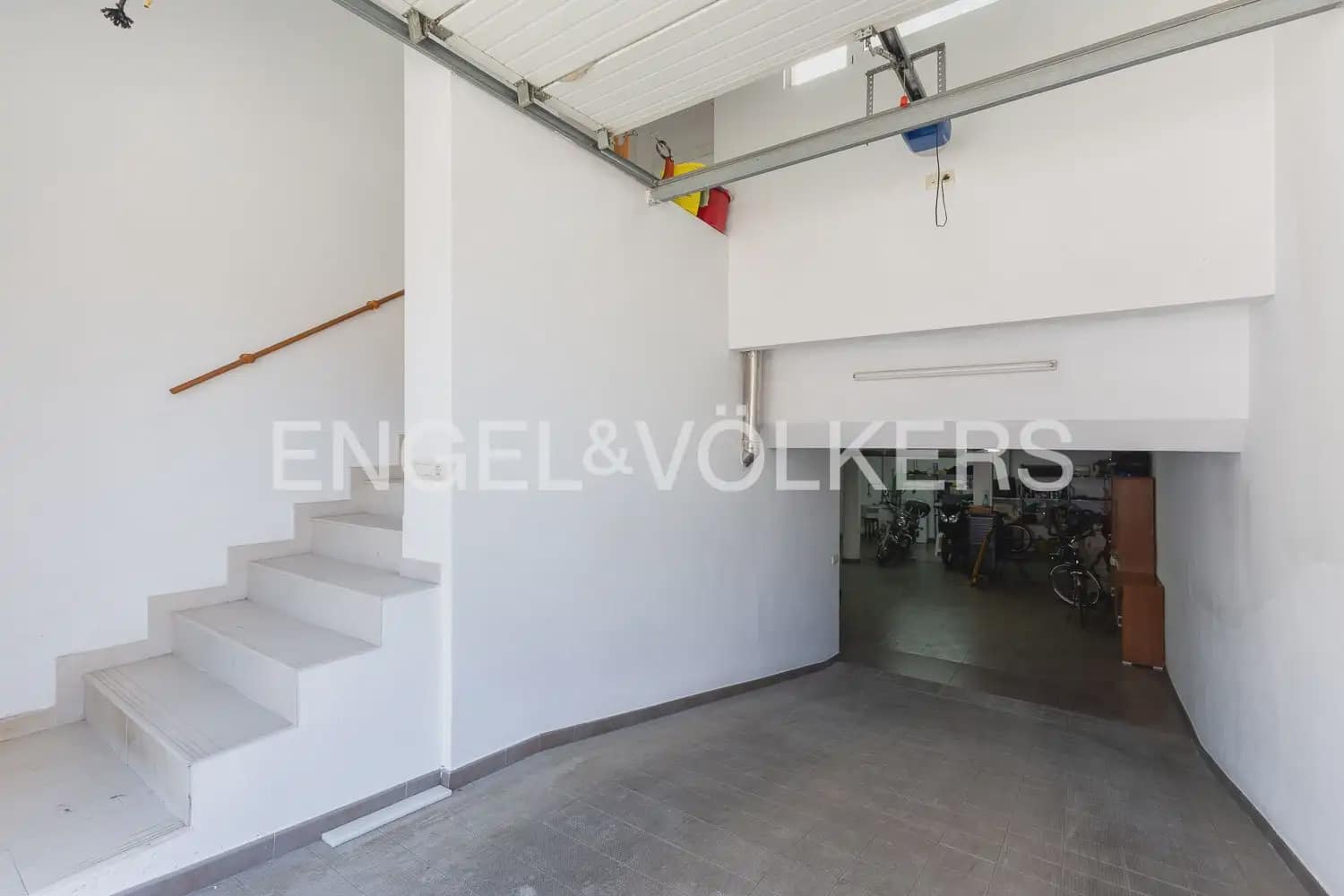 6 bedroom Townhouse for sale in Villanueva de Castellon with garage - € 315,000 (Ref: 9898095)