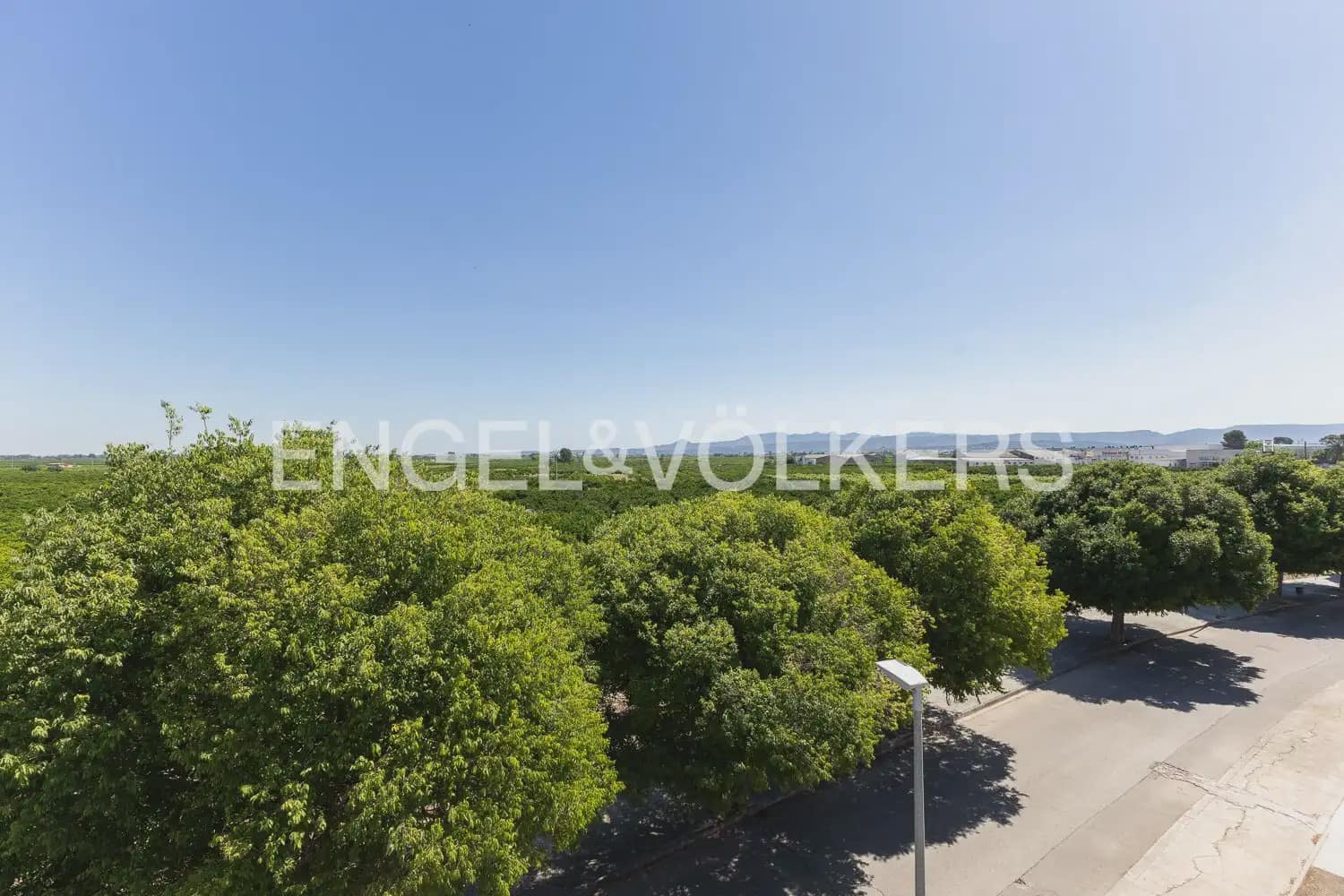 6 bedroom Townhouse for sale in Villanueva de Castellon with garage - € 315,000 (Ref: 9898095)