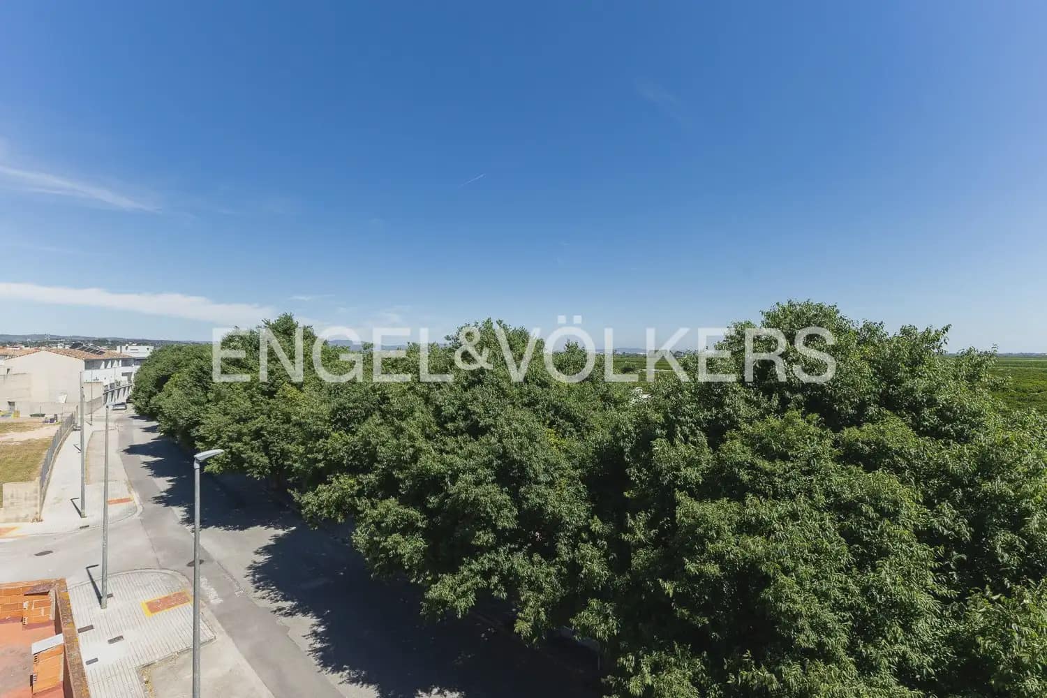 6 bedroom Townhouse for sale in Villanueva de Castellon with garage - € 315,000 (Ref: 9898095)