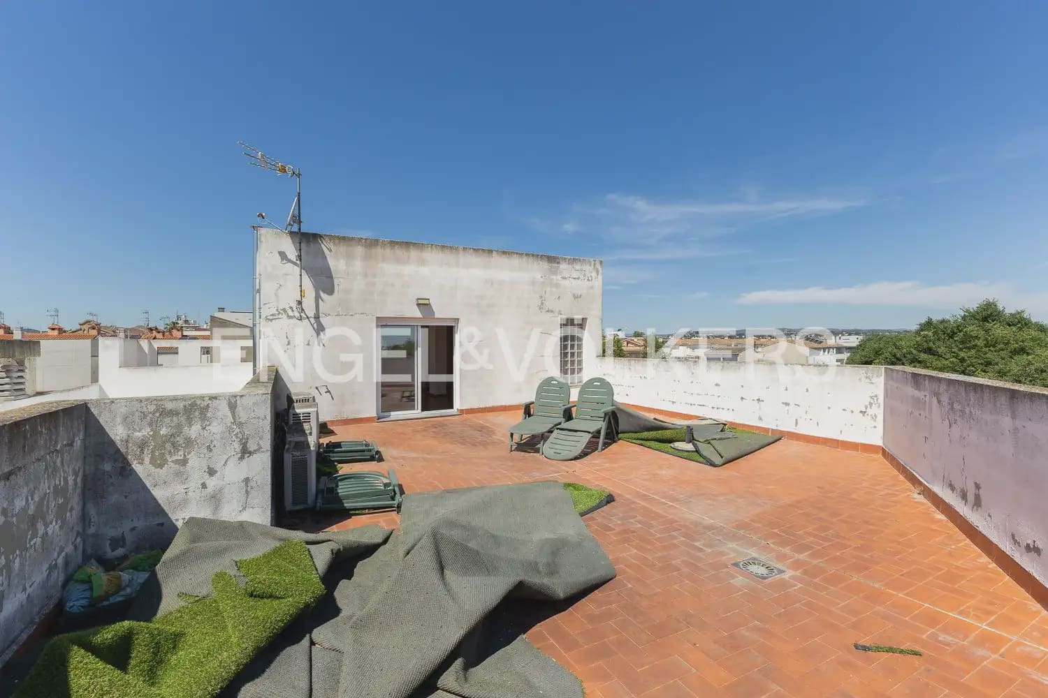 6 bedroom Townhouse for sale in Villanueva de Castellon with garage - € 315,000 (Ref: 9898095)