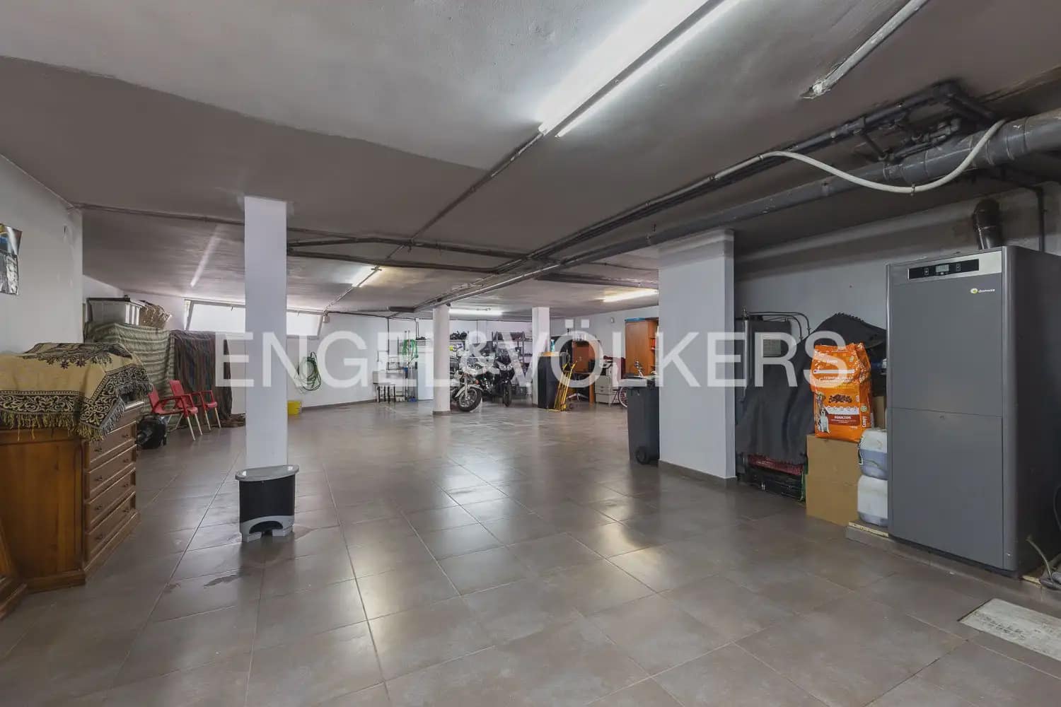 6 bedroom Townhouse for sale in Villanueva de Castellon with garage - € 315,000 (Ref: 9898095)