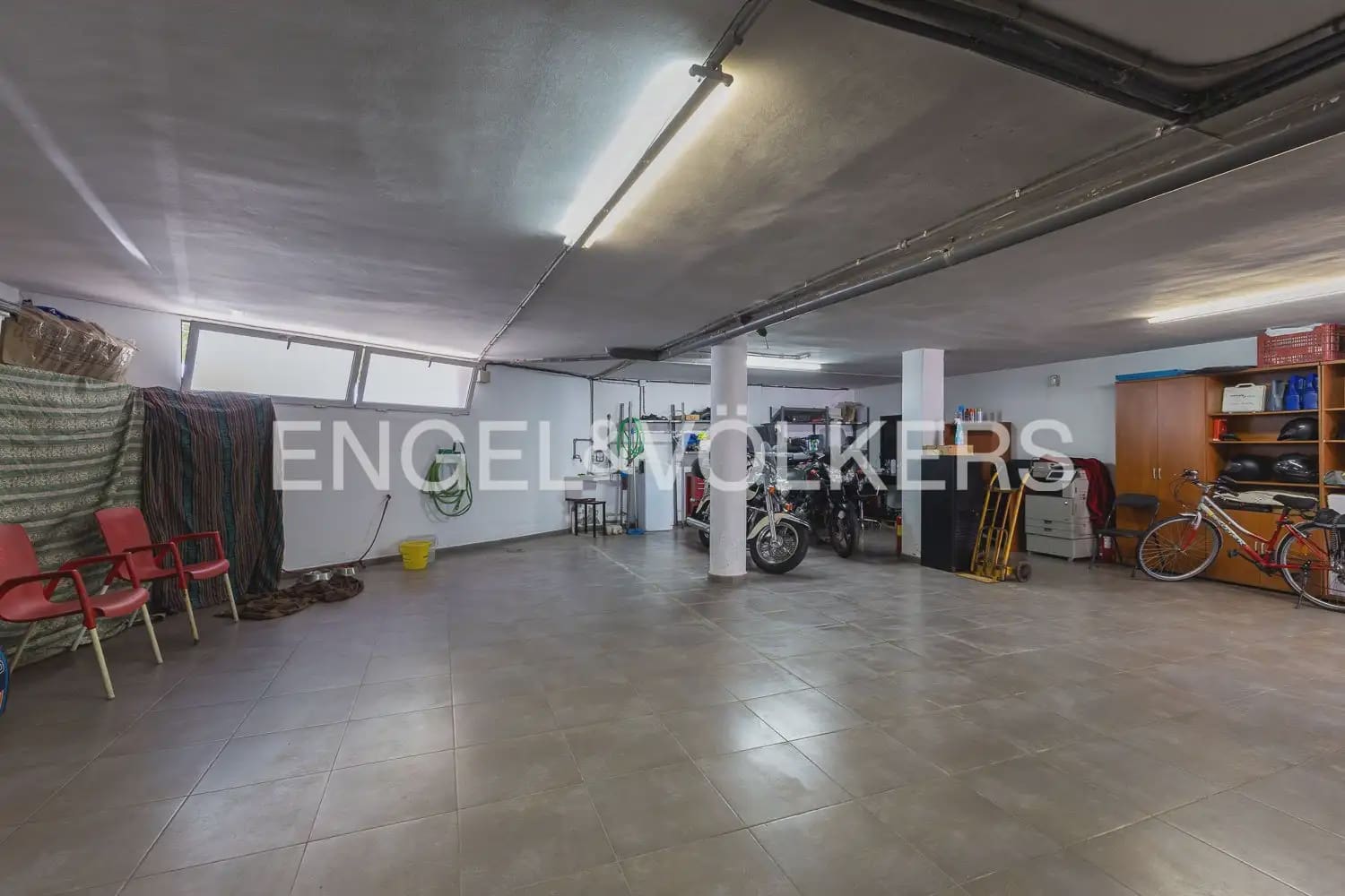 6 bedroom Townhouse for sale in Villanueva de Castellon with garage - € 315,000 (Ref: 9898095)