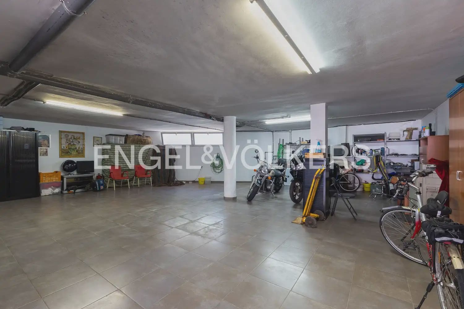 6 bedroom Townhouse for sale in Villanueva de Castellon with garage - € 315,000 (Ref: 9898095)