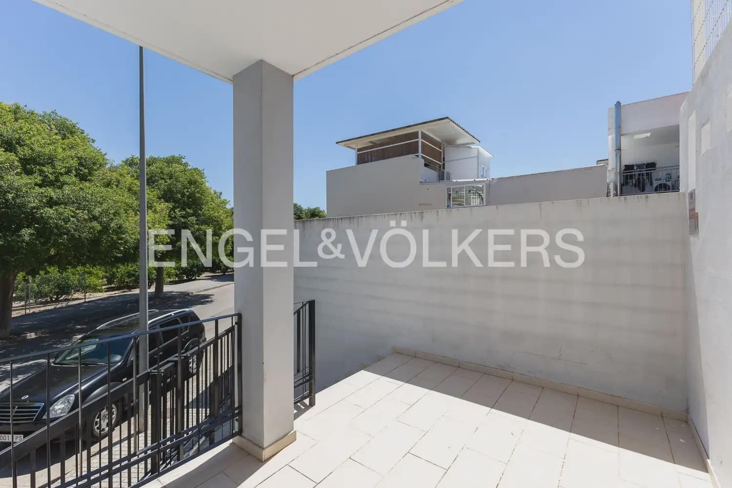 6 bedroom Townhouse for sale in Villanueva de Castellon with garage - € 315,000 (Ref: 9898095)