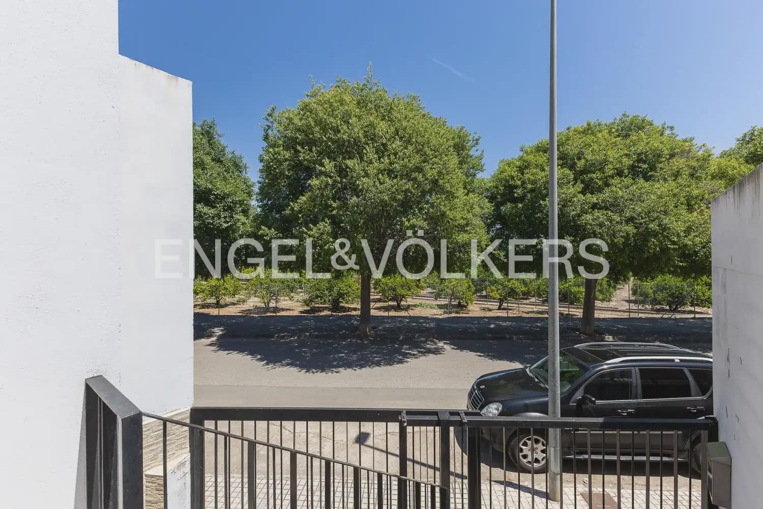 6 bedroom Townhouse for sale in Villanueva de Castellon with garage - € 315,000 (Ref: 9898095)