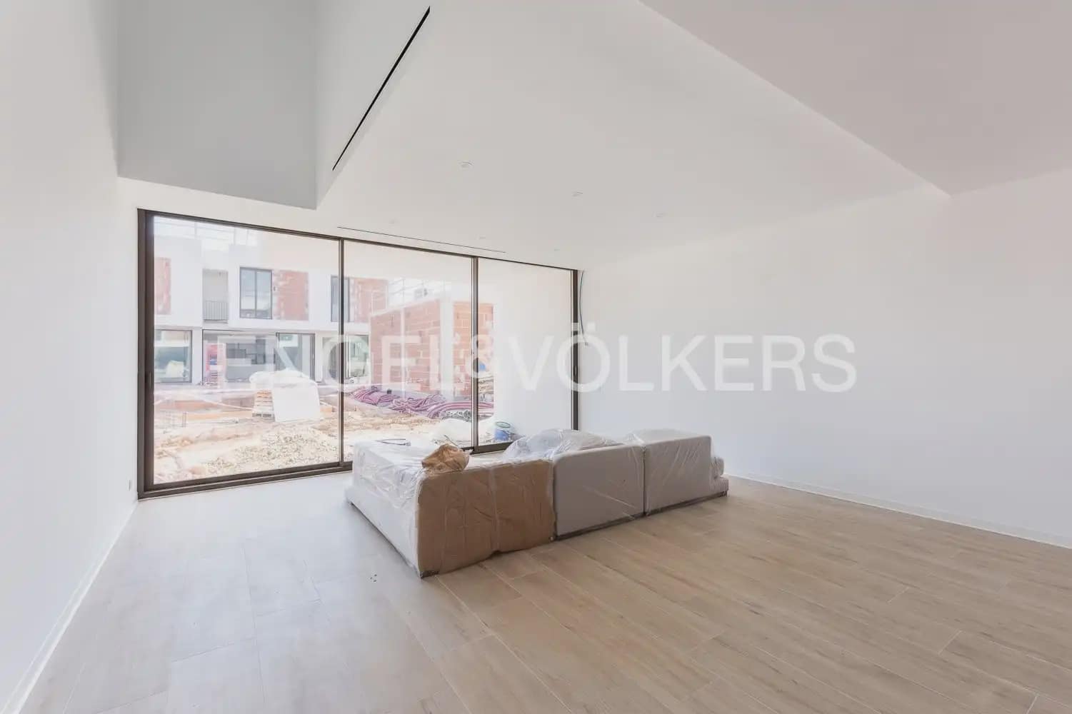 4 bedroom Terraced Villa for rent in Rocafort with pool garage - € 2,600 (Ref: 9898096)