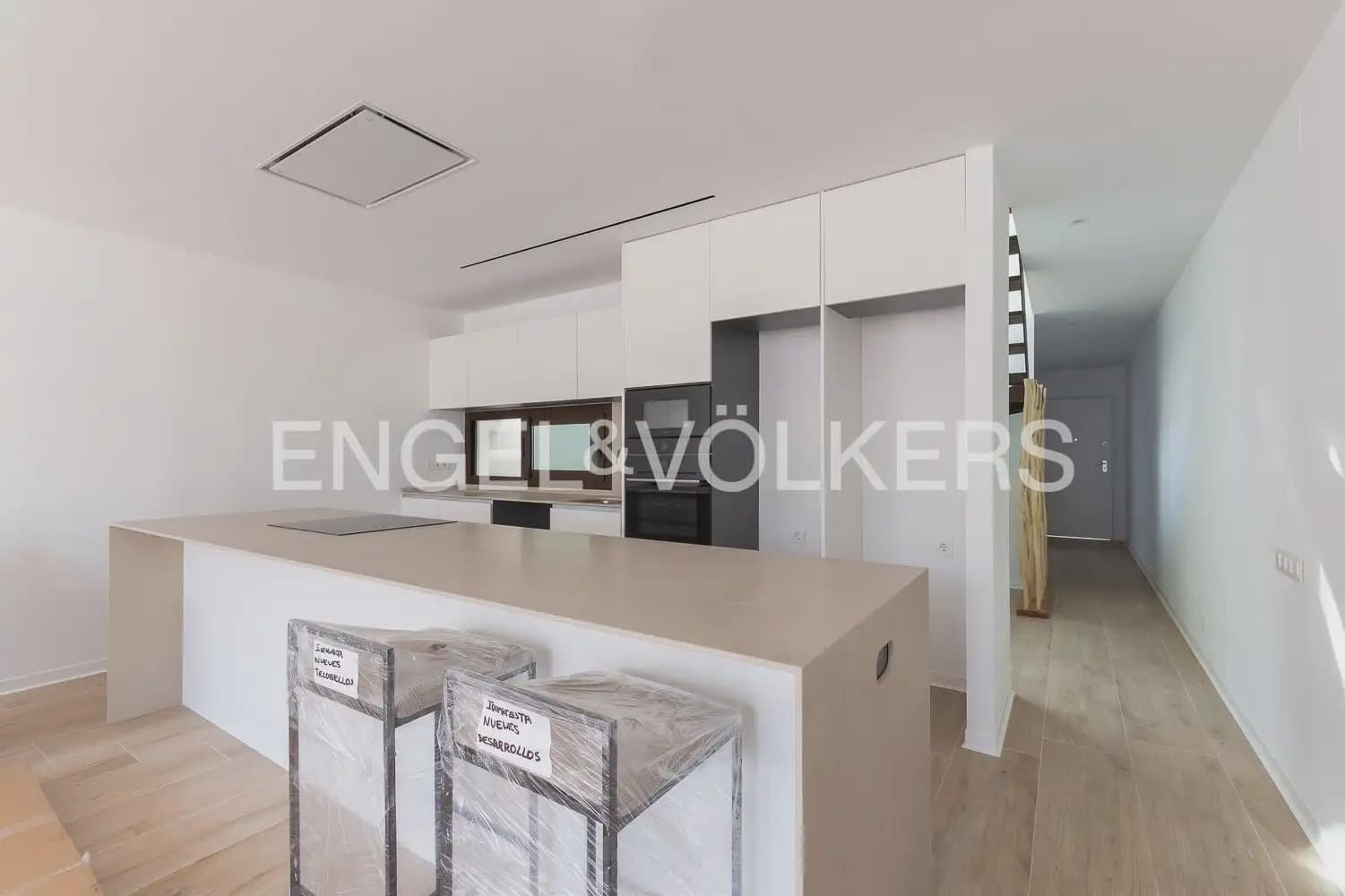 4 bedroom Terraced Villa for rent in Rocafort with pool garage - € 2,600 (Ref: 9898096)