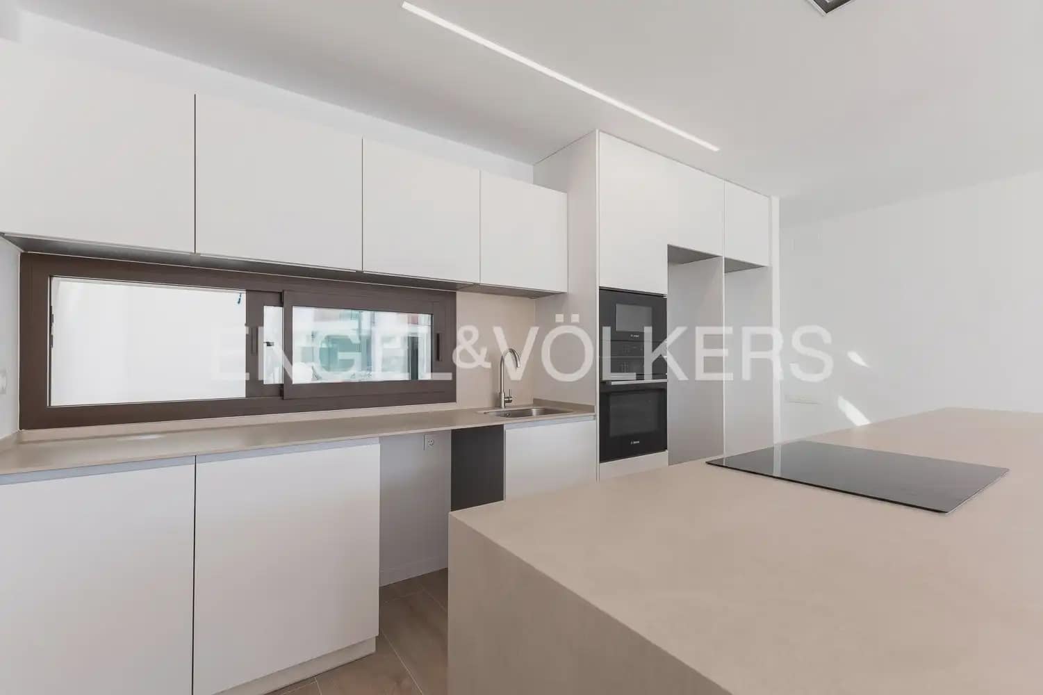 4 bedroom Terraced Villa for rent in Rocafort with pool garage - € 2,600 (Ref: 9898096)
