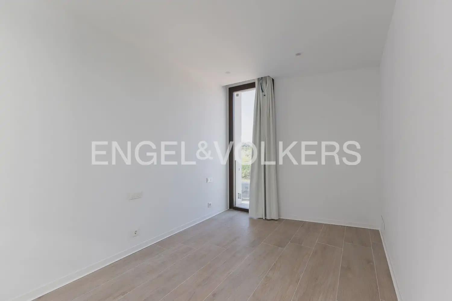 4 bedroom Terraced Villa for rent in Rocafort with pool garage - € 2,600 (Ref: 9898096)
