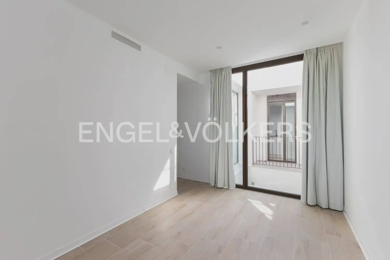 4 bedroom Terraced Villa for rent in Rocafort with pool garage - € 2,600 (Ref: 9898096)