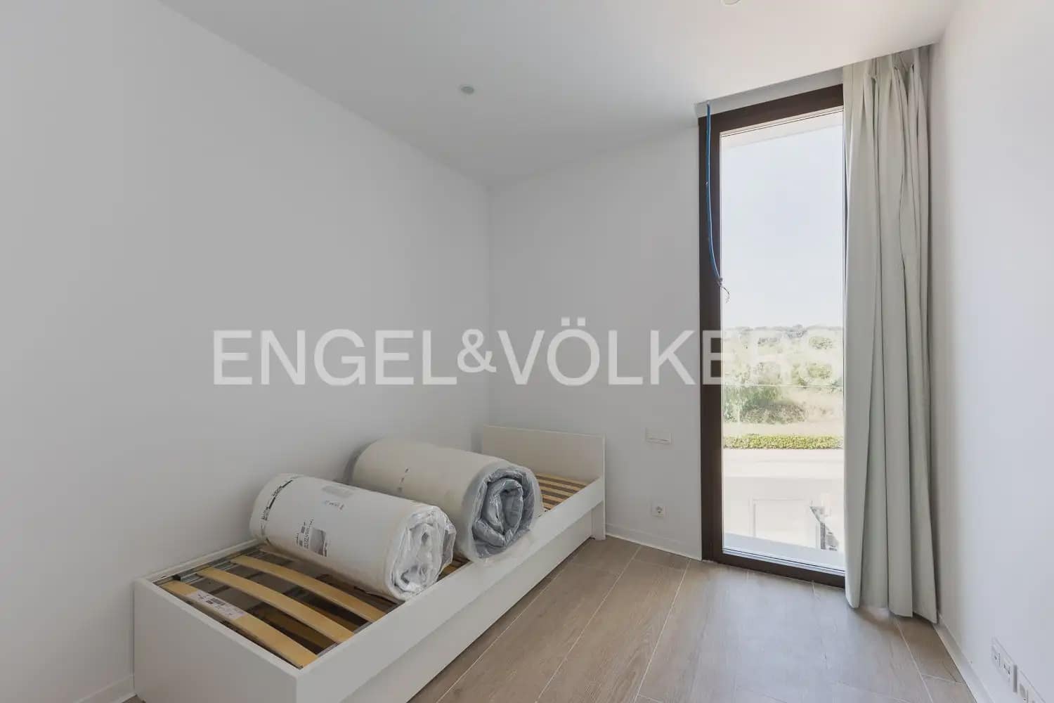4 bedroom Terraced Villa for rent in Rocafort with pool garage - € 2,600 (Ref: 9898096)