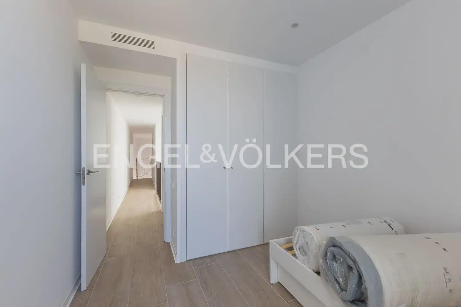 4 bedroom Terraced Villa for rent in Rocafort with pool garage - € 2,600 (Ref: 9898096)