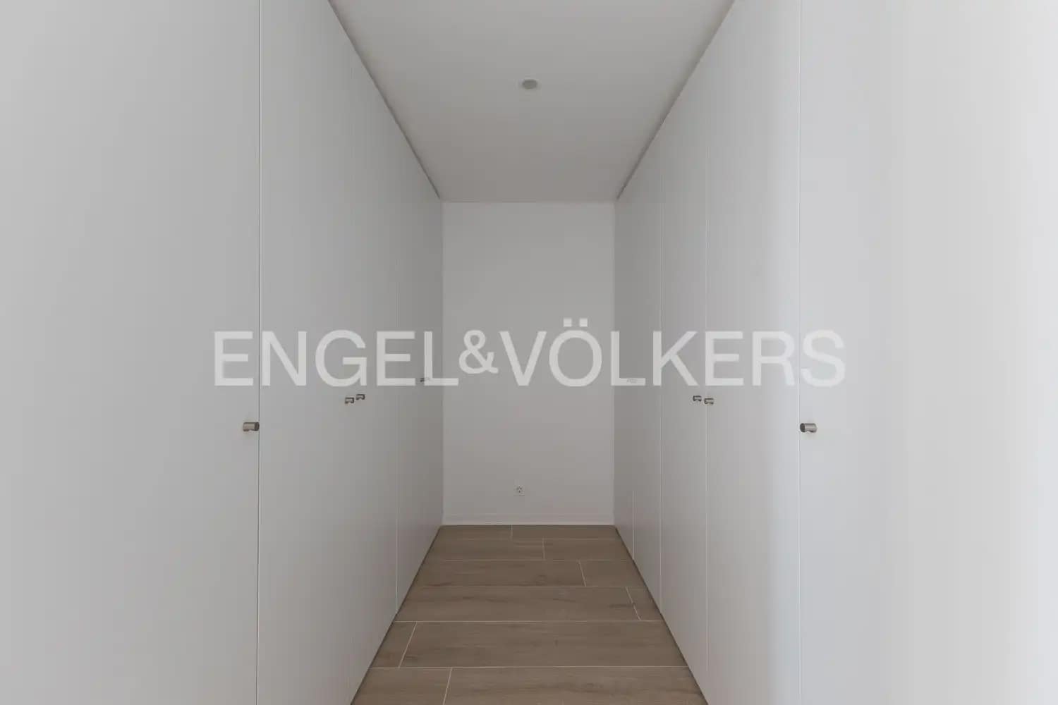 4 bedroom Terraced Villa for rent in Rocafort with pool garage - € 2,600 (Ref: 9898096)