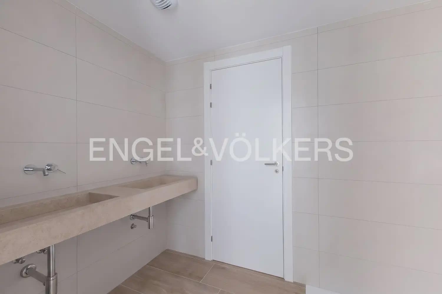 4 bedroom Terraced Villa for rent in Rocafort with pool garage - € 2,600 (Ref: 9898096)