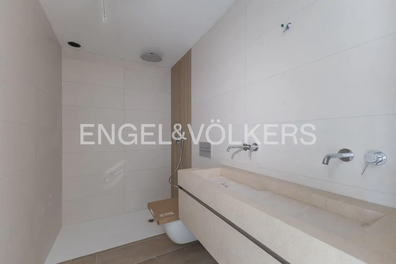 4 bedroom Terraced Villa for rent in Rocafort with pool garage - € 2,600 (Ref: 9898096)