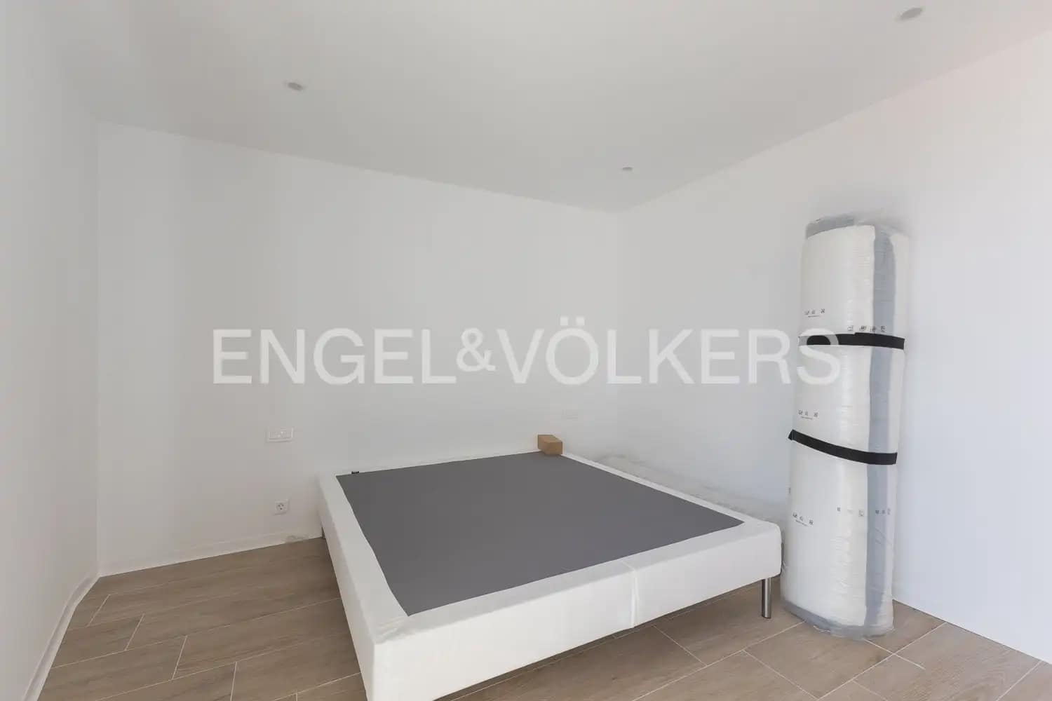 4 bedroom Terraced Villa for rent in Rocafort with pool garage - € 2,600 (Ref: 9898096)