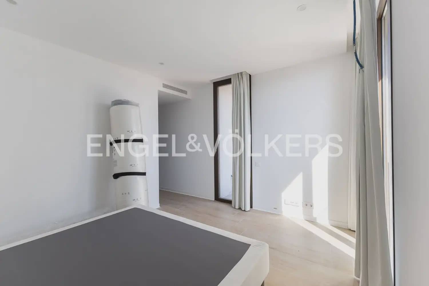 4 bedroom Terraced Villa for rent in Rocafort with pool garage - € 2,600 (Ref: 9898096)