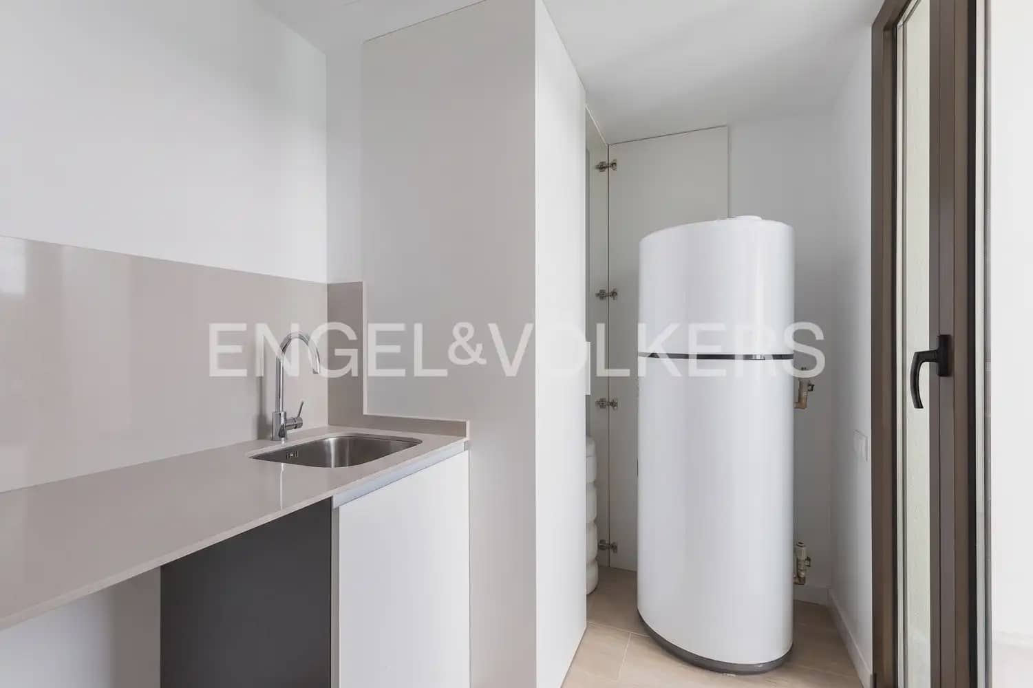 4 bedroom Terraced Villa for rent in Rocafort with pool garage - € 2,600 (Ref: 9898096)