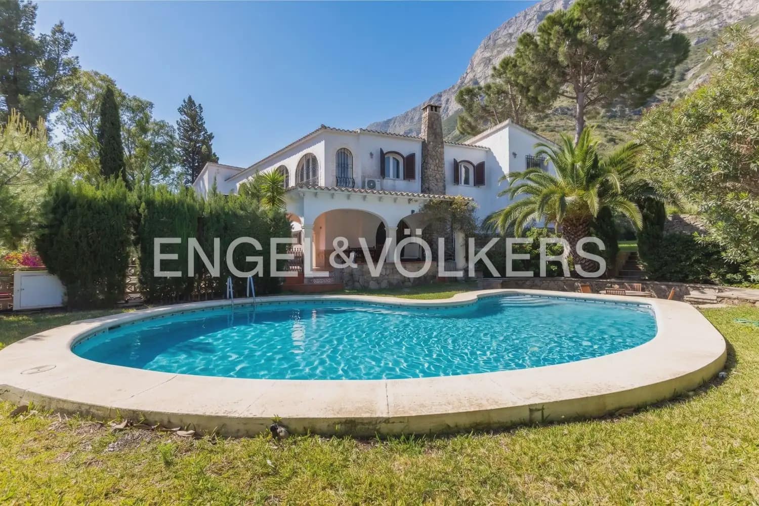 5 sovrum Villa till salu i Denia med pool garage - 695 000 € (Ref: 9898098)