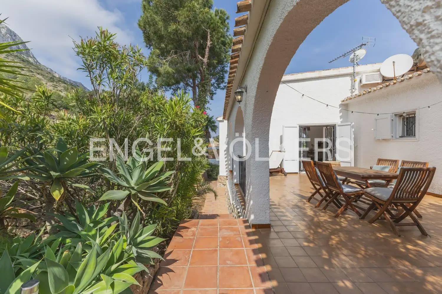 5 sovrum Villa till salu i Denia med pool garage - 695 000 € (Ref: 9898098)
