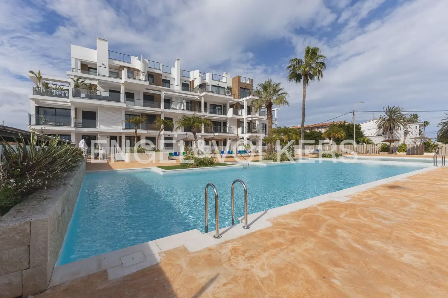Apartamento de 3 habitaciones en Dénia en venta con piscina - 499.000 € (Ref: 9898101)