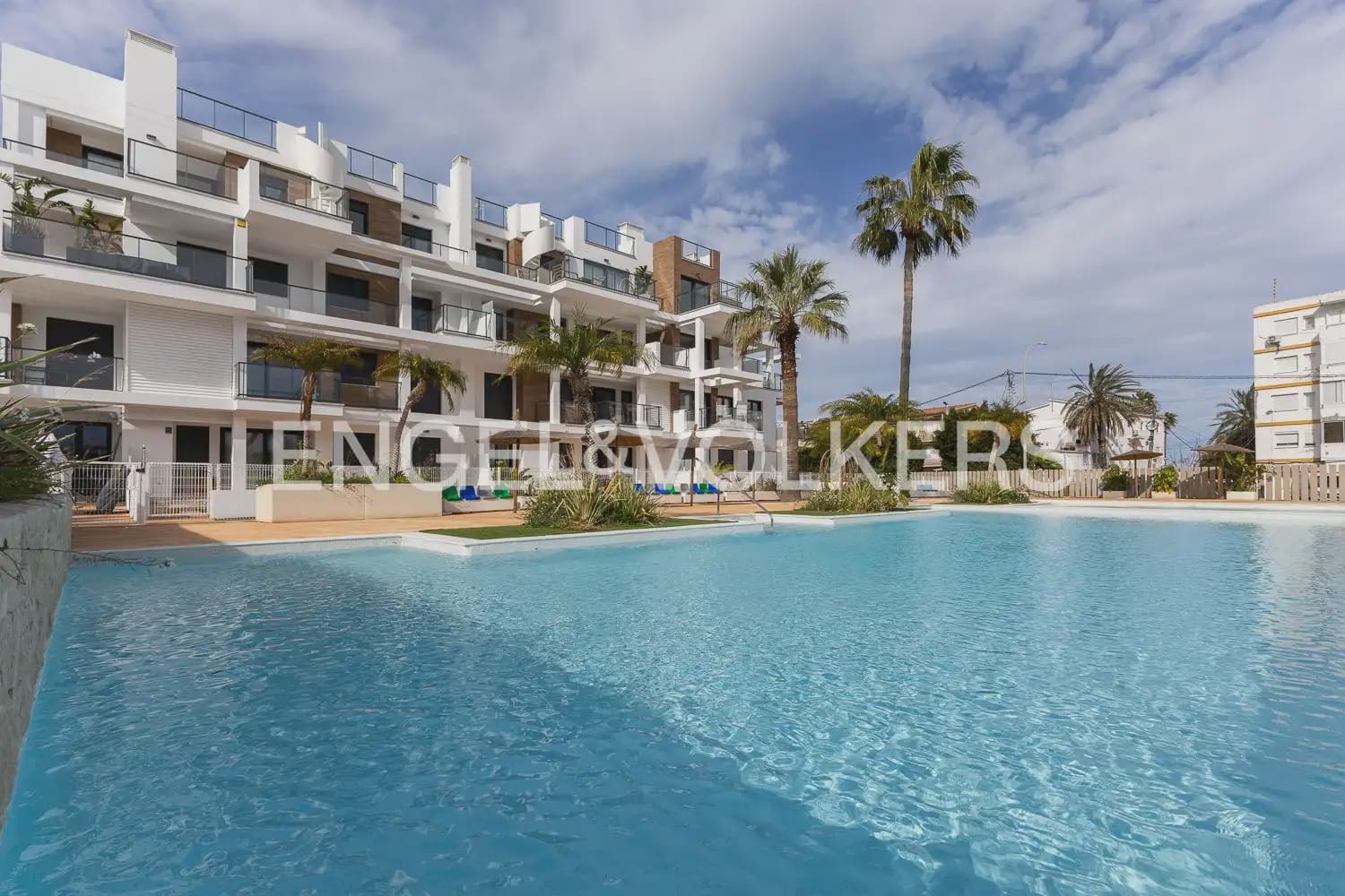 Apartamento de 3 habitaciones en Dénia en venta con piscina - 499.000 € (Ref: 9898101)