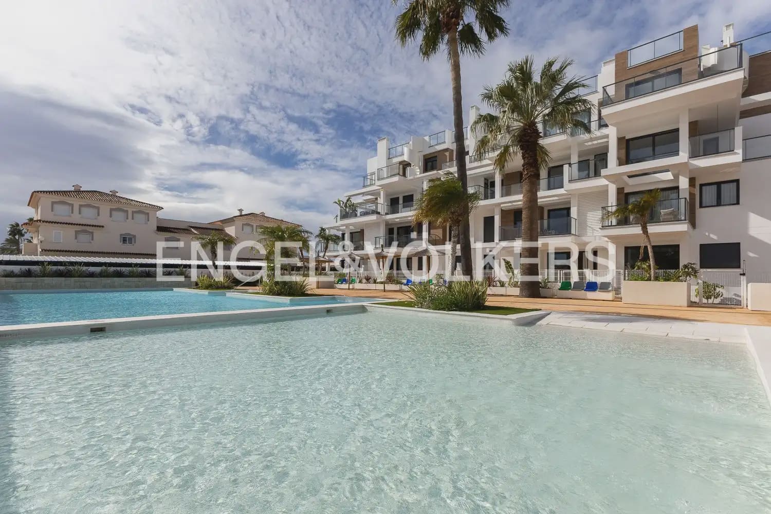 Apartamento de 3 habitaciones en Dénia en venta con piscina - 499.000 € (Ref: 9898101)