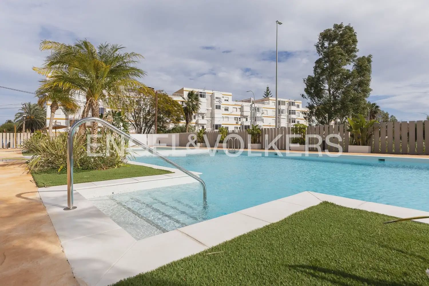 Apartamento de 3 habitaciones en Dénia en venta con piscina - 499.000 € (Ref: 9898101)