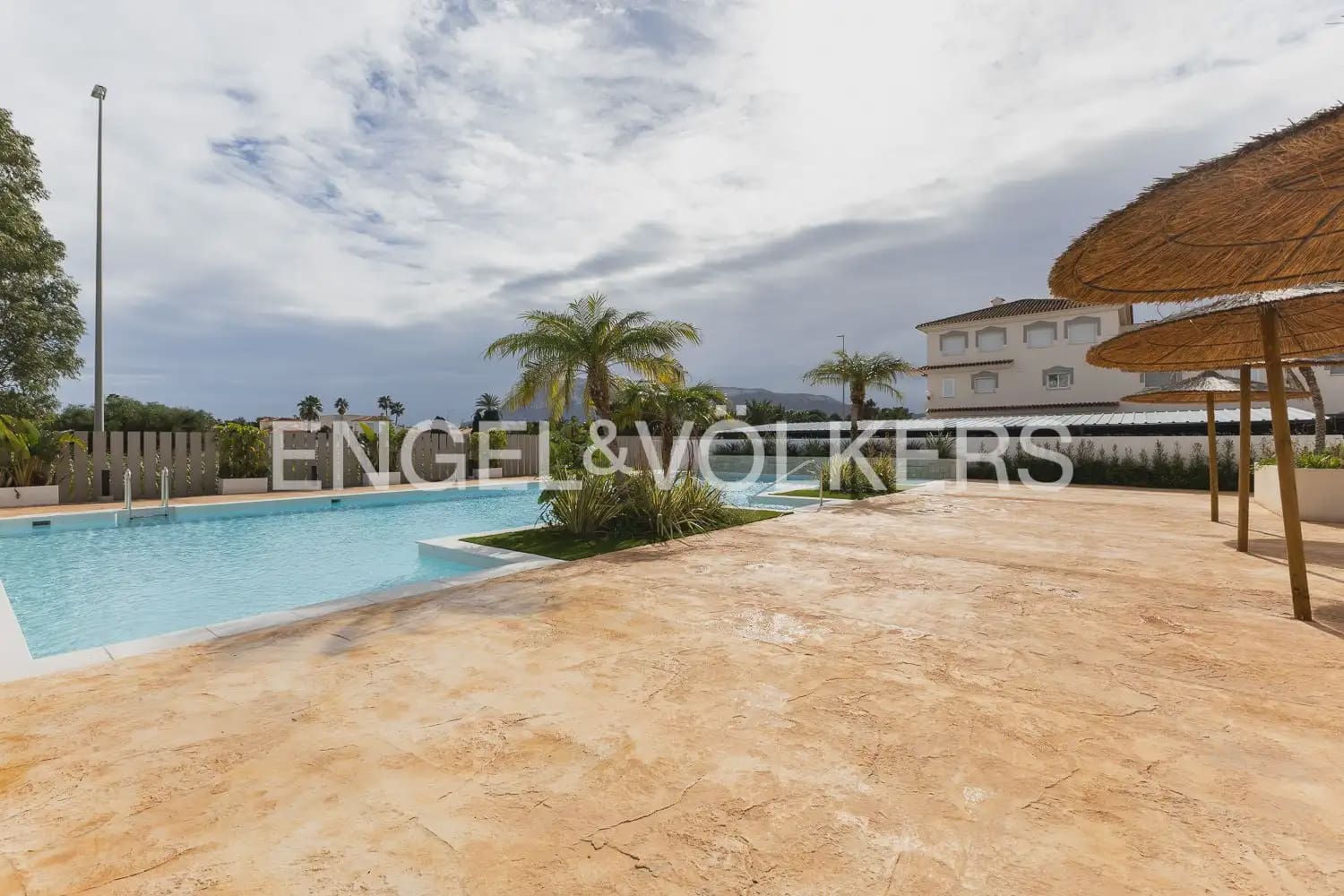 Apartamento de 3 habitaciones en Dénia en venta con piscina - 499.000 € (Ref: 9898101)