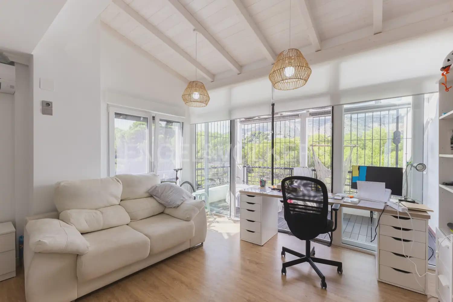 Chalet de 4 habitaciones en Oropesa  en venta con piscina garaje - 547.000 € (Ref: 9898102)