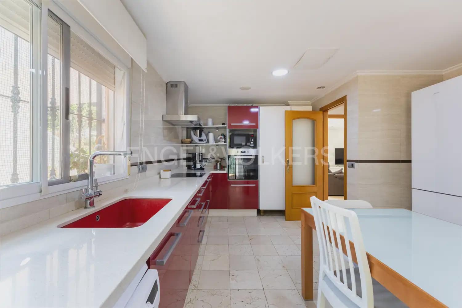 Chalet de 4 habitaciones en Oropesa  en venta con piscina garaje - 547.000 € (Ref: 9898102)
