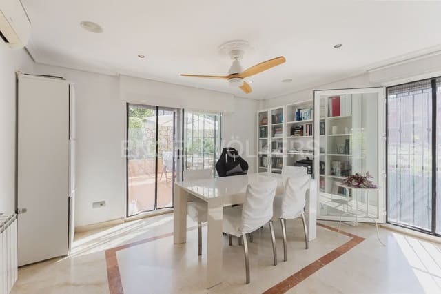 Chalet de 4 habitaciones en Oropesa  en venta con piscina garaje - 547.000 € (Ref: 9898102)