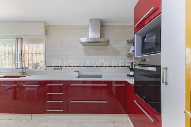 Chalet de 4 habitaciones en Oropesa  en venta con piscina garaje - 547.000 € (Ref: 9898102)